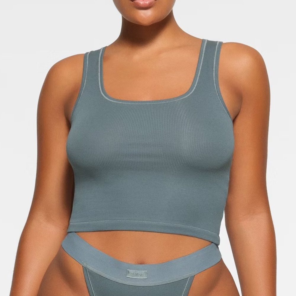 SKIMS SQUARE NECK TANK IN KYANITE